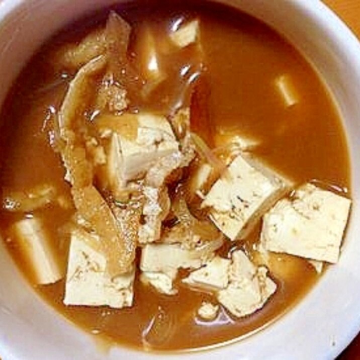 豆腐と薄揚げと玉ねぎの味噌汁